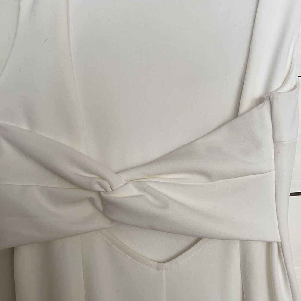 White women’s bridal dress with open back - Picture 4 of 6
